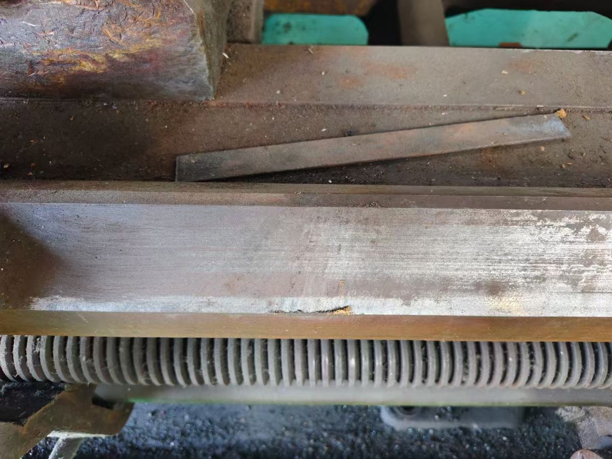 轉(zhuǎn)讓二手普利森CW61100Dx10米臥式車床主電機(jī)功率22