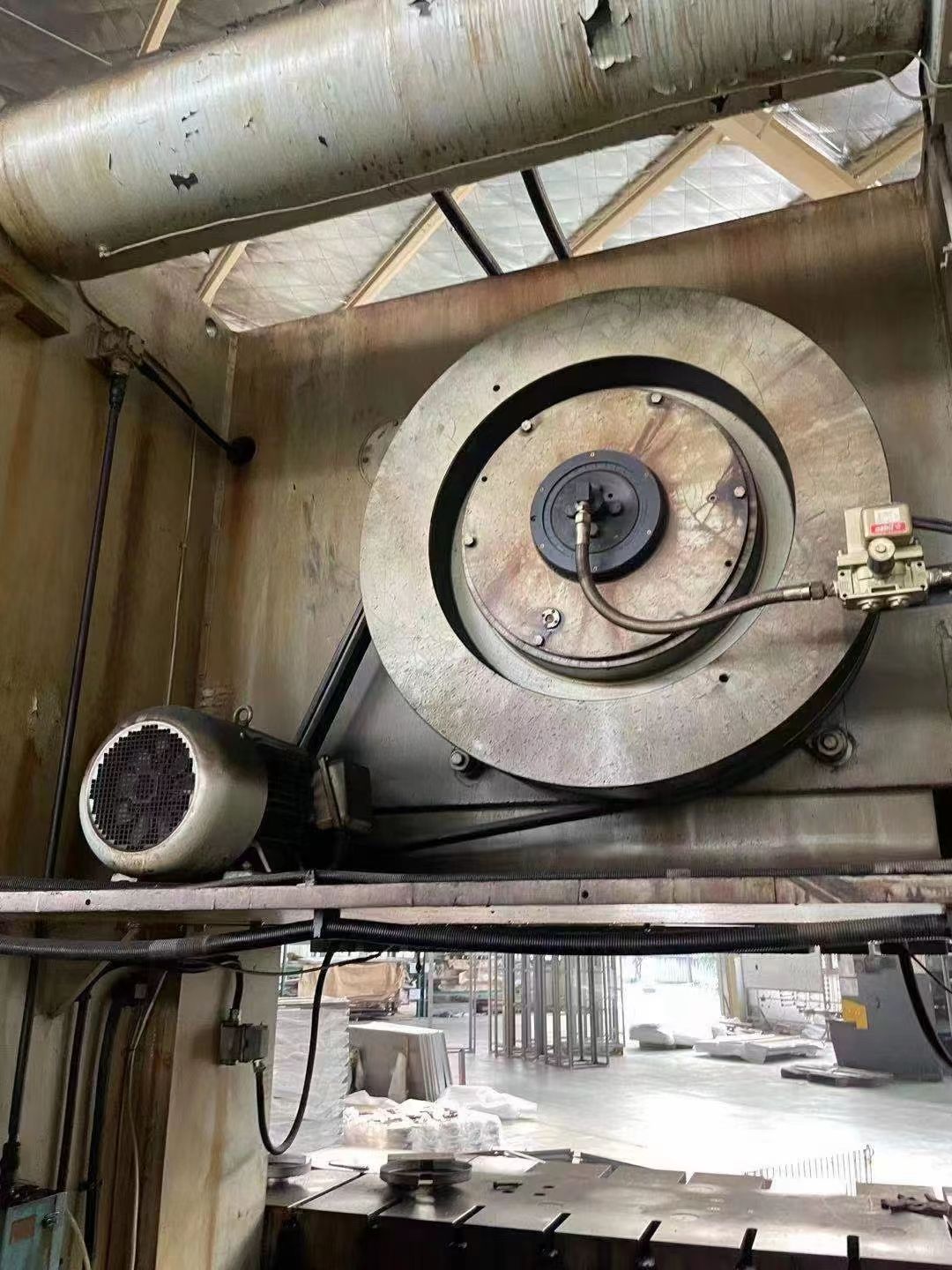 出售二手徐州JE25-250開(kāi)式固定壓力機(jī)二手壓力機(jī)