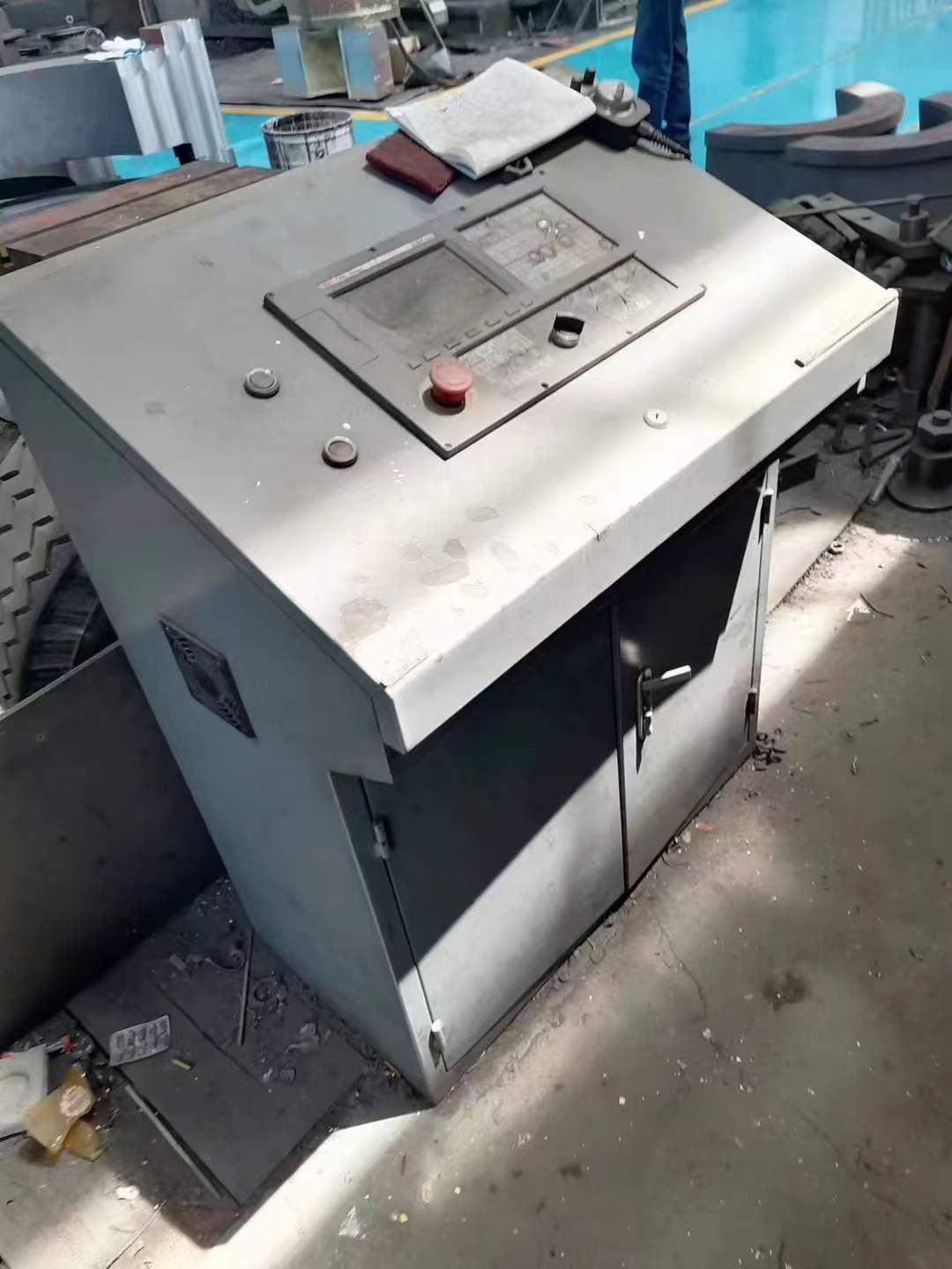 轉(zhuǎn)讓二手齊重DVT350x20-32立式車床主電機(jī)功率55