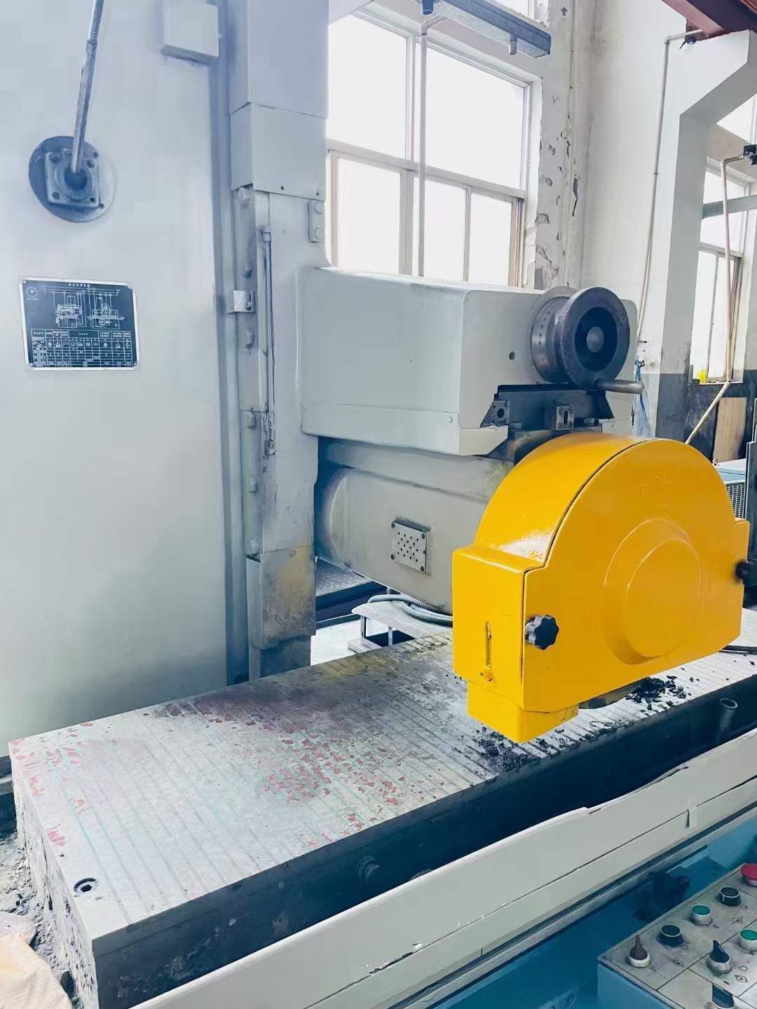 處理二手杭州M7150x16-HZ臥軸矩臺(tái)平面磨床電機(jī)功率11
