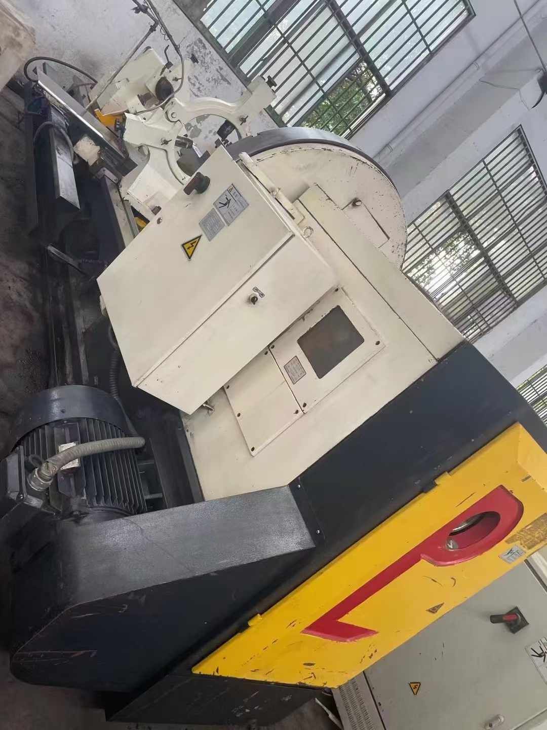 處理二手普利森CW61125Dx3米臥式車(chē)床回轉(zhuǎn)直徑1.25米