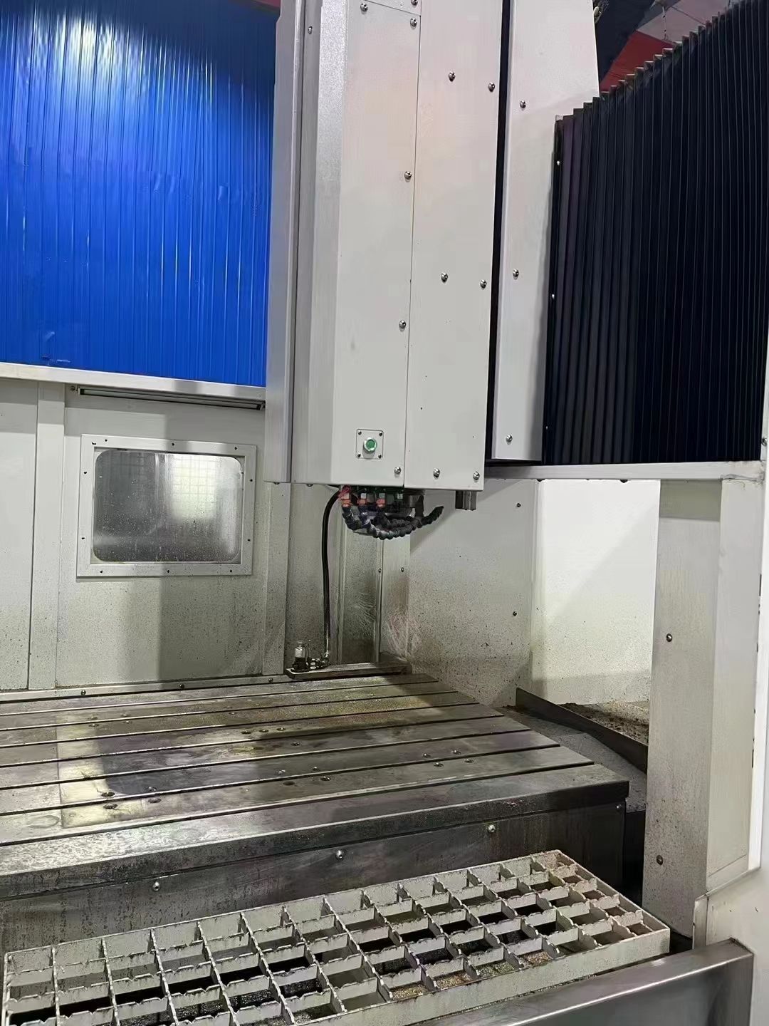 轉(zhuǎn)讓金科JKM-1310龍門雕銑機(jī)主軸轉(zhuǎn)速20000