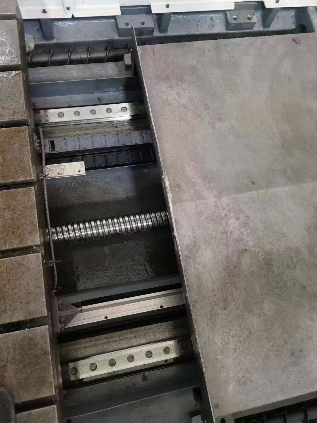 出售二手天瑞VM3018龍門加工中心加工高度1.1米