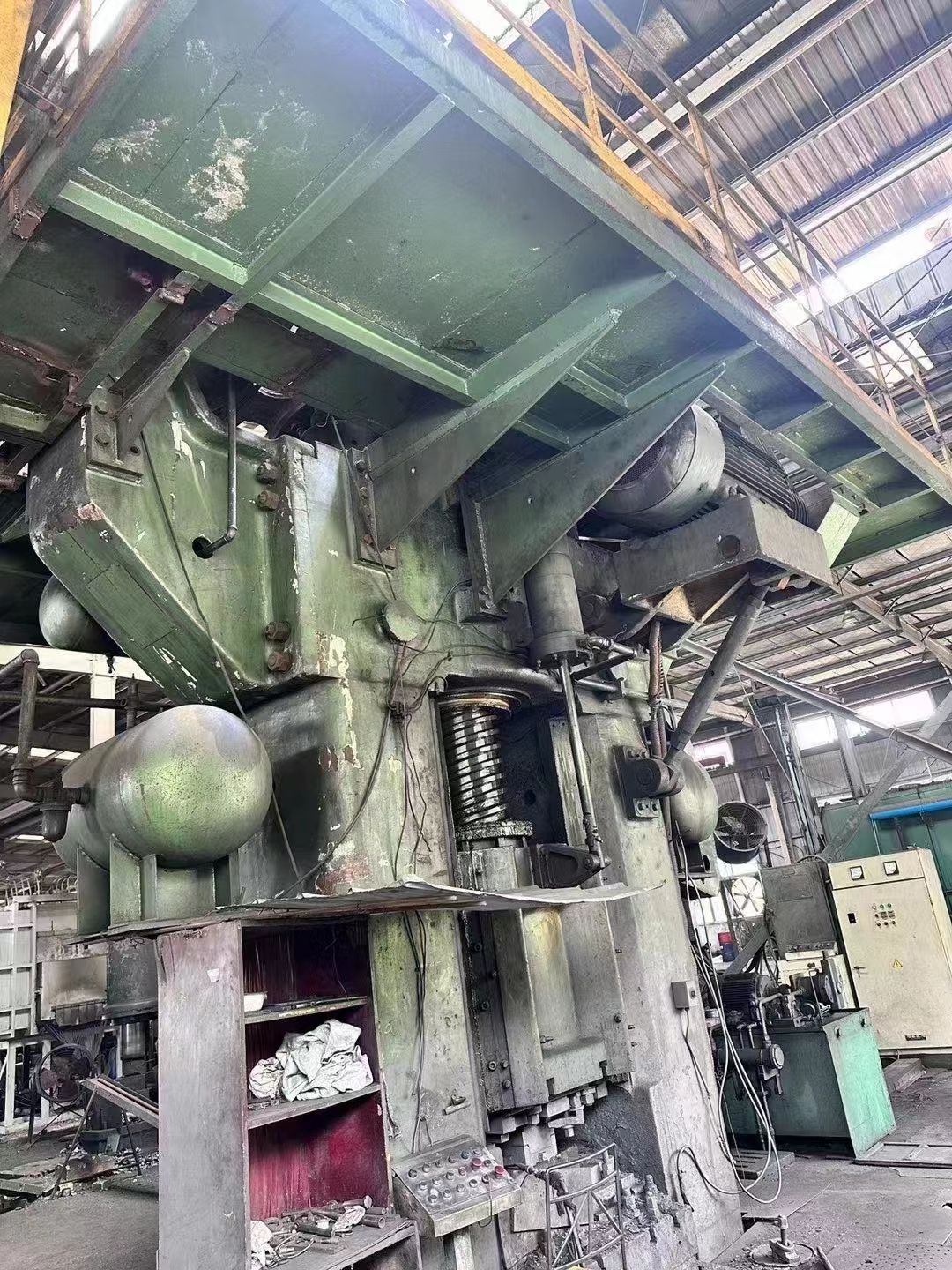 轉(zhuǎn)讓青島鍛壓1600噸雙盤(pán)摩擦壓力機(jī)主電機(jī)功率132