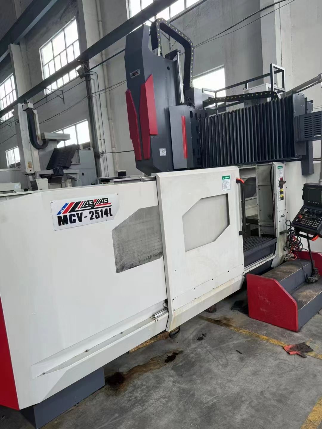 處理二手良將MCV-2514L龍門加工中心BT50主軸錐度