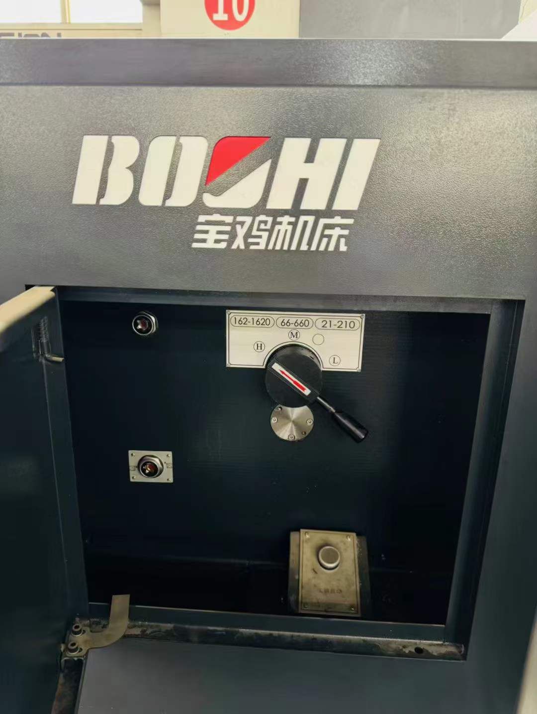 出售星火CW61160x12米數(shù)控臥式車床主軸轉(zhuǎn)速200
