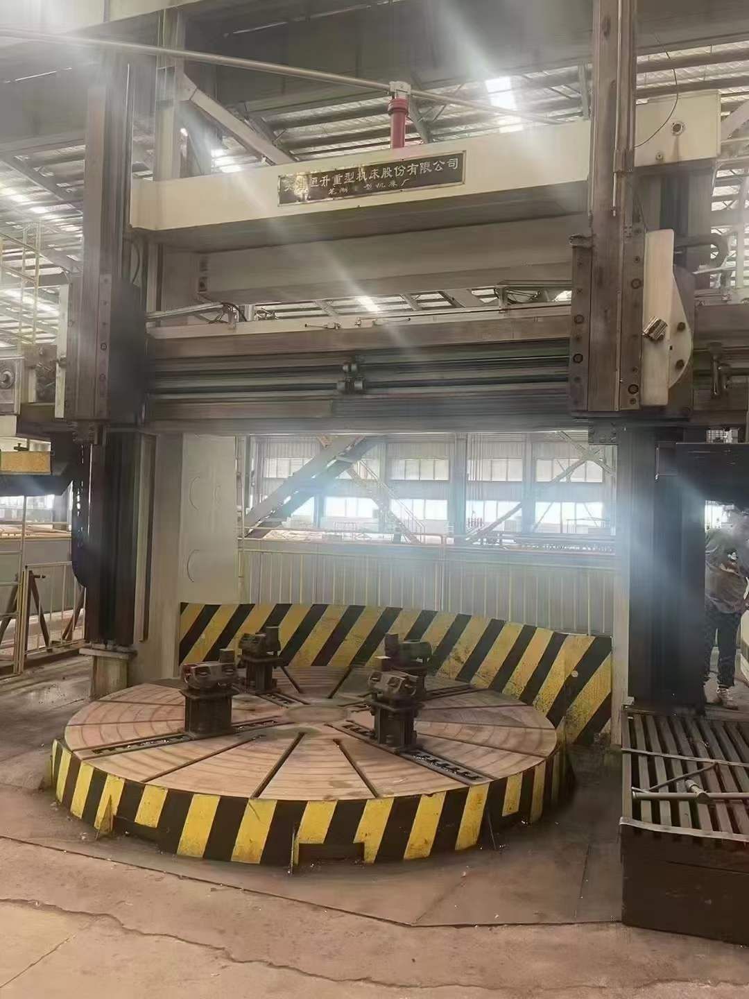 出售二手齊二瓦機(jī)CQ5240B立式車(chē)床加工高度2.2米