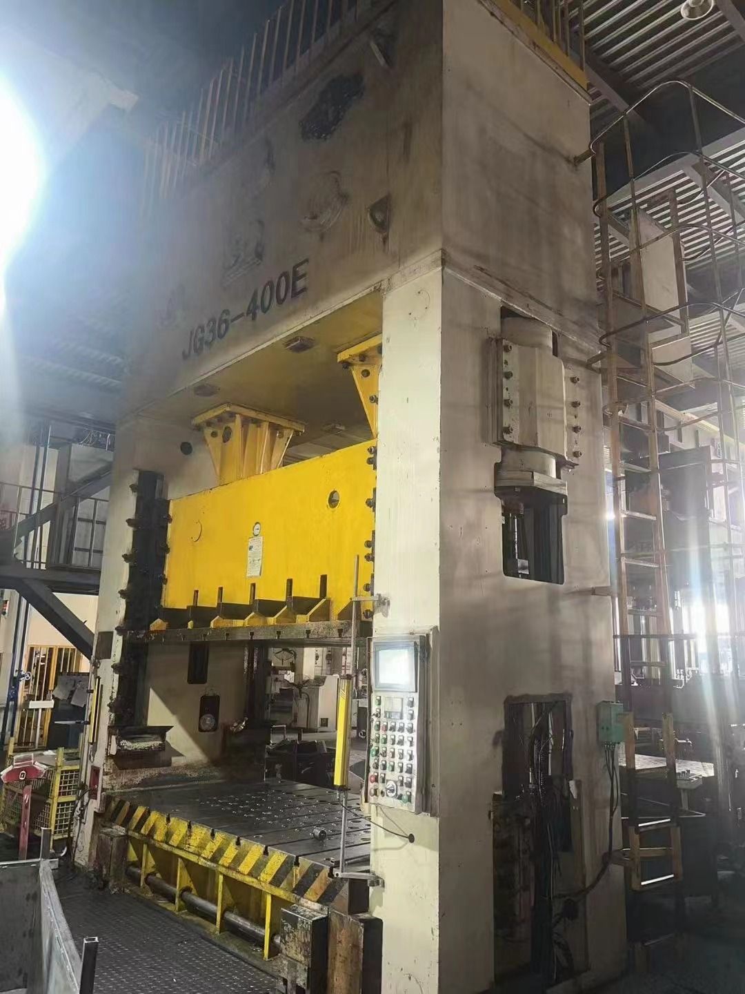 出售山東JG36-400E閉式雙點(diǎn)壓力機(jī)主軸功率45