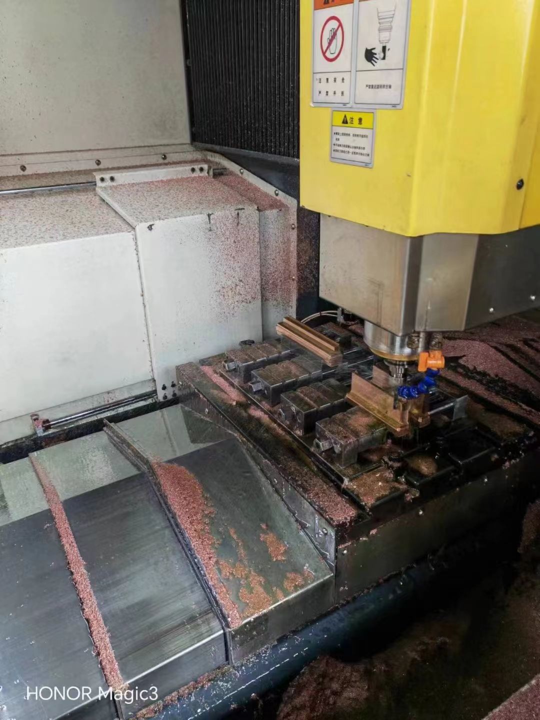 出售二手德米650精雕機(jī)BT30主軸錐度主電機(jī)功率7.5