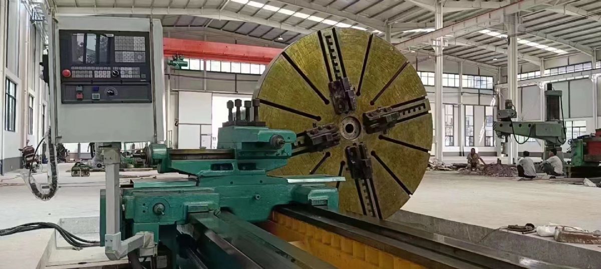 出售齊齊哈爾C6031x5米數(shù)控落地車床卡盤直徑2.5米