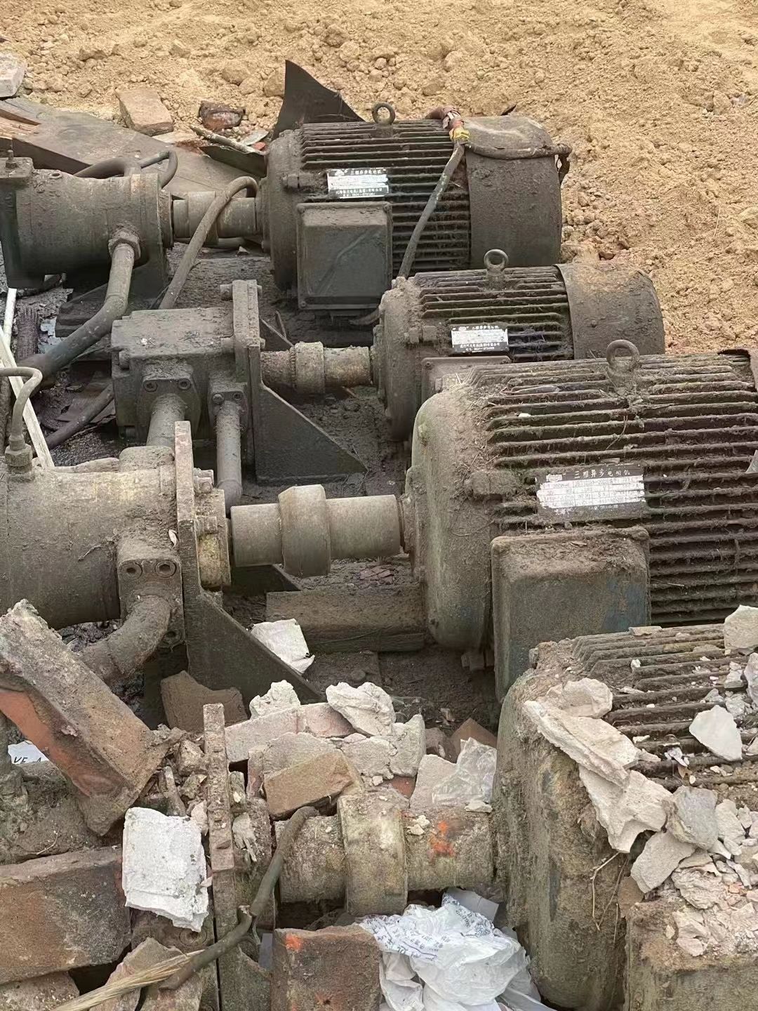 出售南通YQ32-3000四柱液壓機(jī)二手3000噸壓力機(jī)