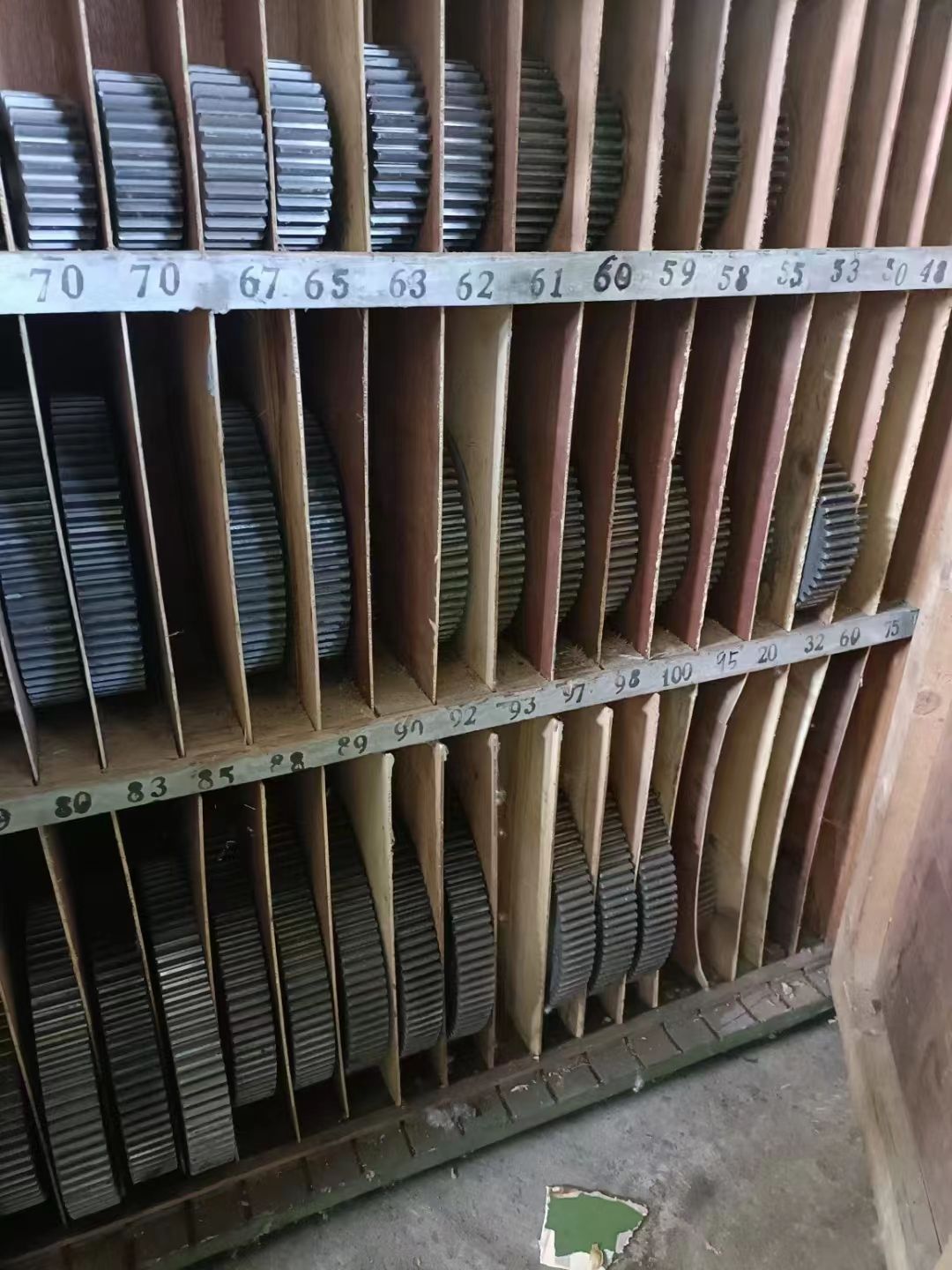 出售二手天津YK58-1數(shù)控插齒機(jī)工件直徑800