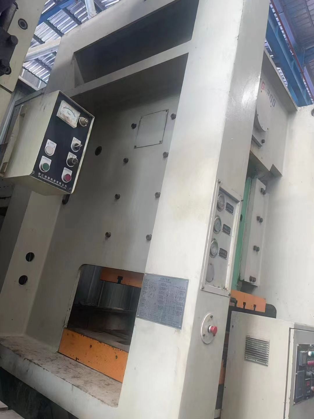 轉(zhuǎn)讓揚(yáng)力JM31G-200閉式壓力機(jī)主電機(jī)功率30
