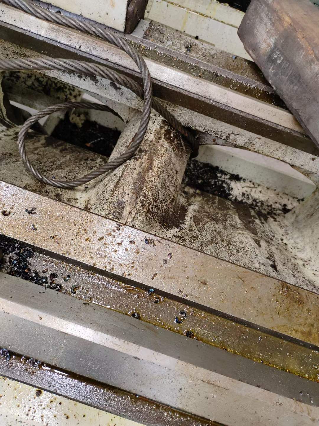 處理二手鑫盛CK6163x2米數(shù)控臥式車床主電機(jī)功率11