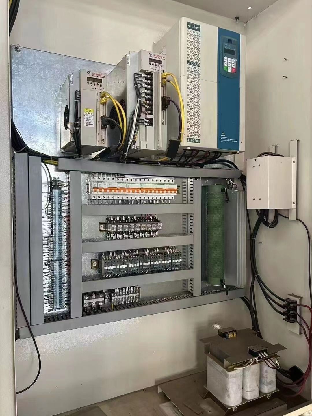 轉讓二手云南CKNC-61160數(shù)控臥式車床加工長度3米