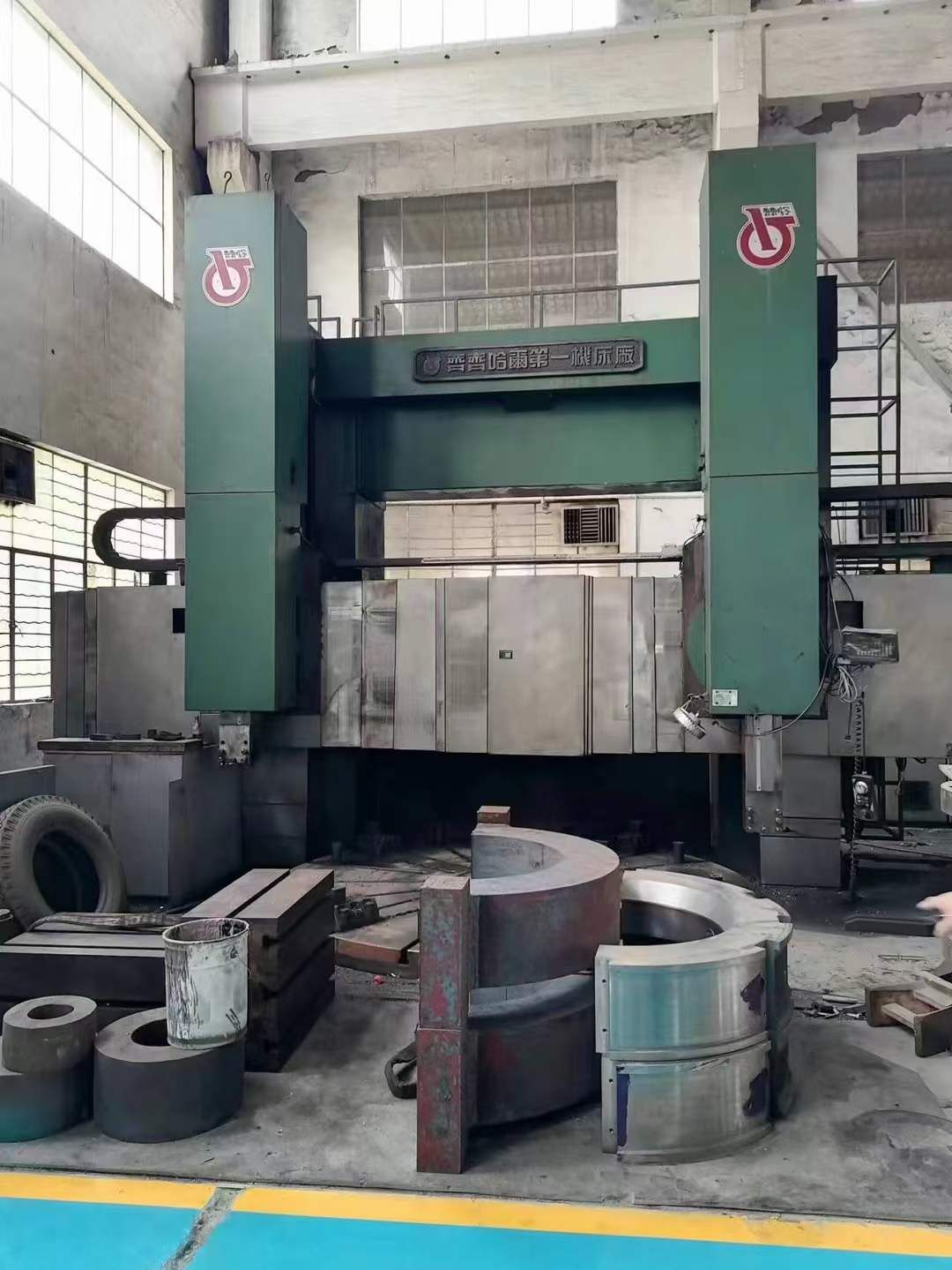 轉(zhuǎn)讓二手齊重DVT350x20-32立式車床主電機(jī)功率55