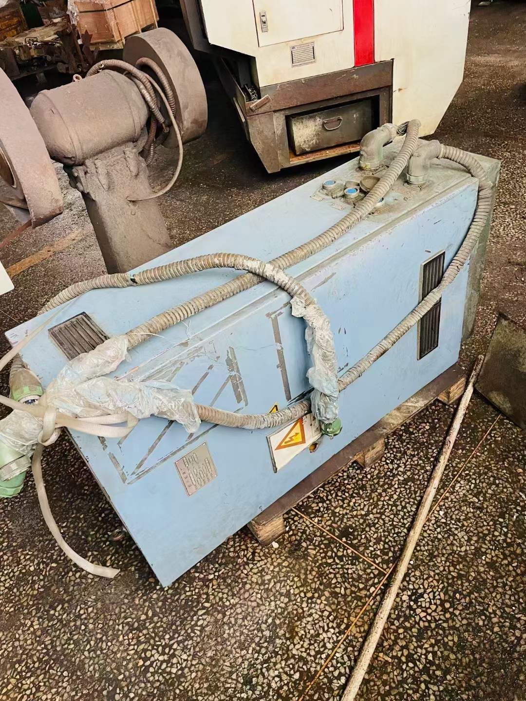 處理二手杭州M7150x16-HZ臥軸矩臺(tái)平面磨床電機(jī)功率11