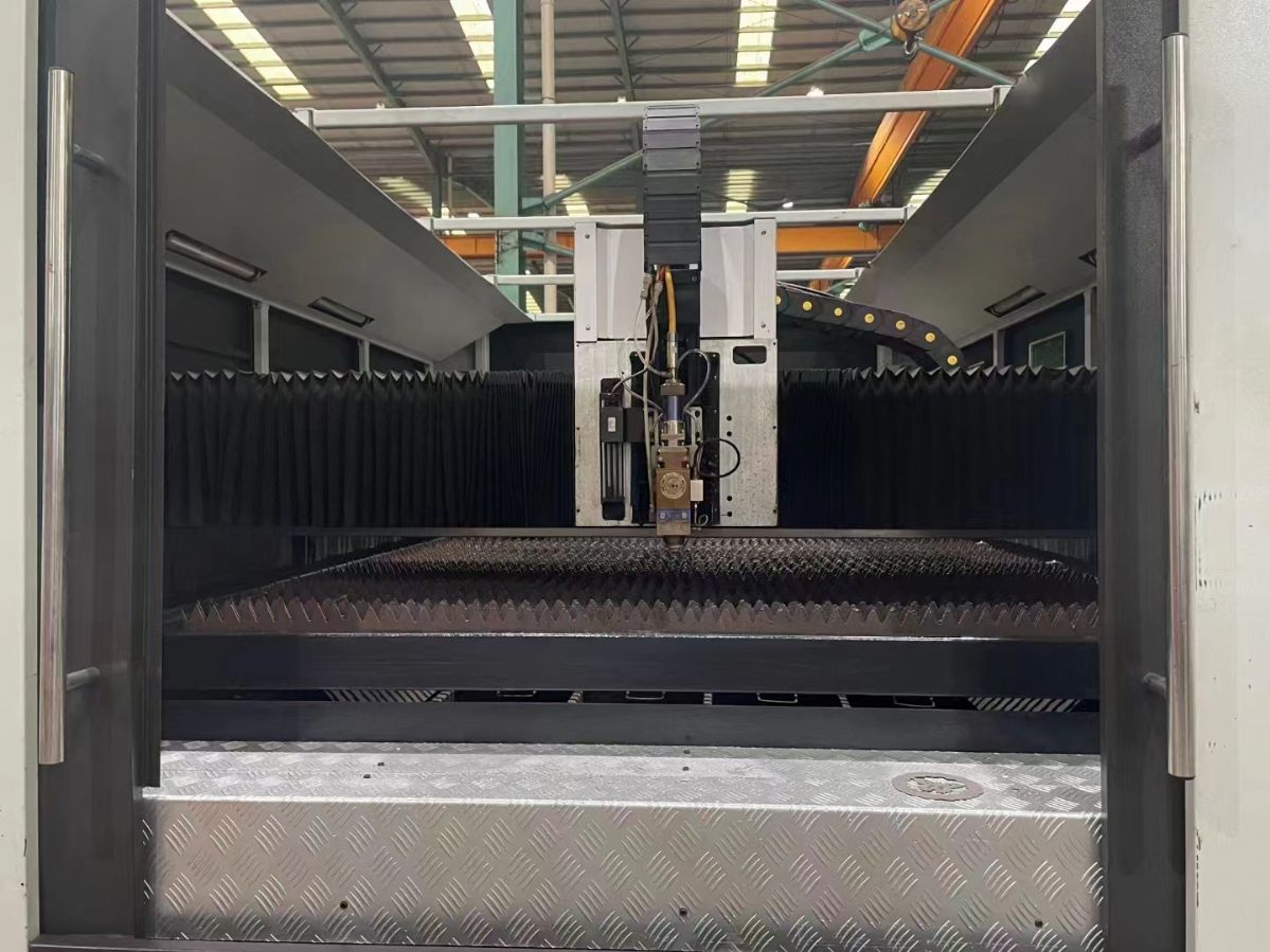 轉(zhuǎn)讓埃錫爾4020雙工作臺(tái)激光切割機(jī)切割厚度24