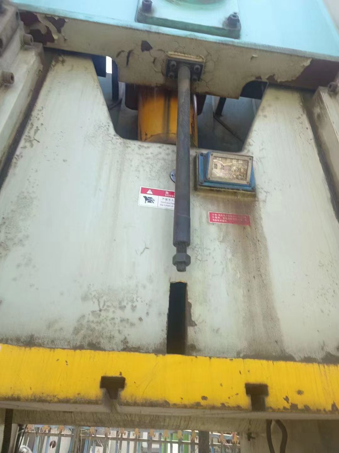 處理二手沃德JW31-400閉式單點(diǎn)壓力機(jī)二手400噸壓力機(jī)