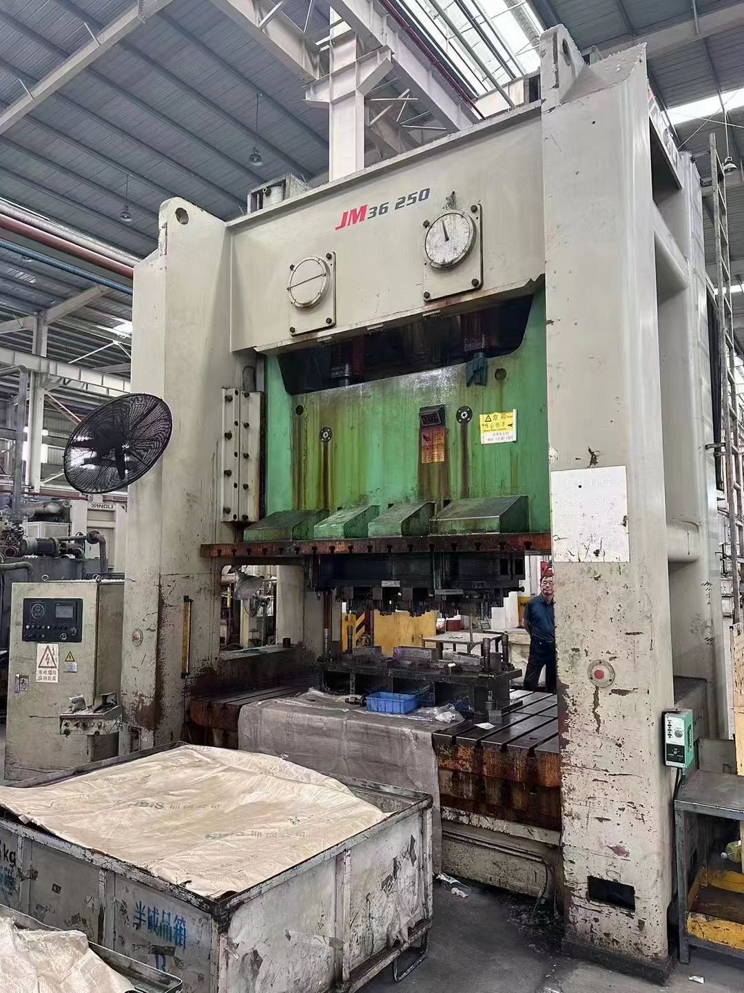 轉(zhuǎn)讓二手揚(yáng)力JM36-250龍門壓力機(jī)二手壓力機(jī)
