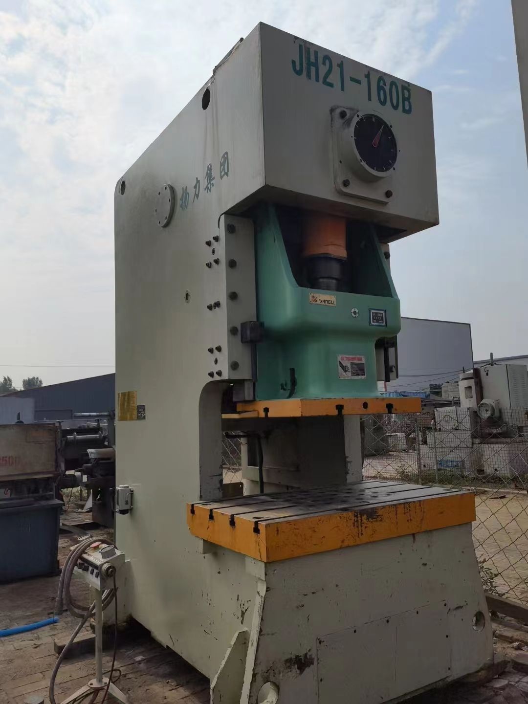 轉(zhuǎn)讓揚力JH21-160B開式固定壓力機主電機功率15