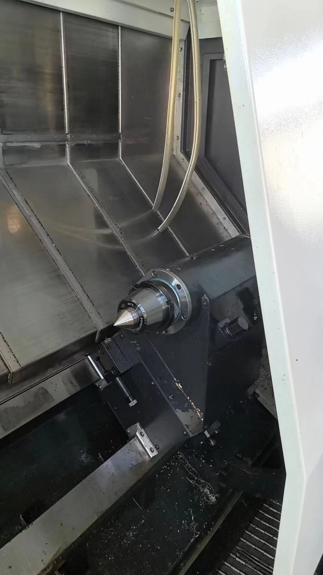 出售二手紐威NL504數(shù)控斜身車床車削直徑500