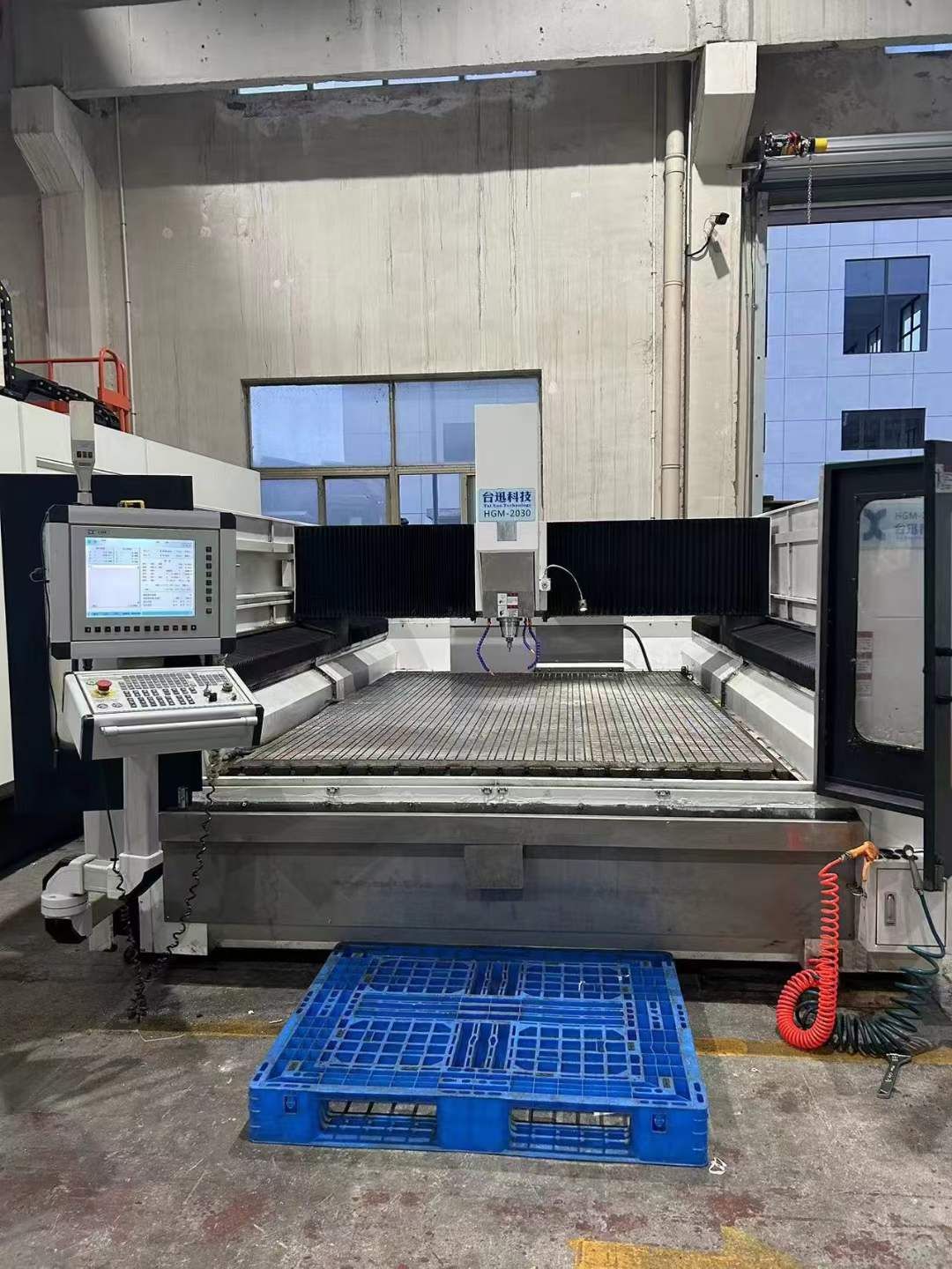 處理二手臺(tái)迅HGM-2030龍門雕銑機(jī)BT30主軸錐度