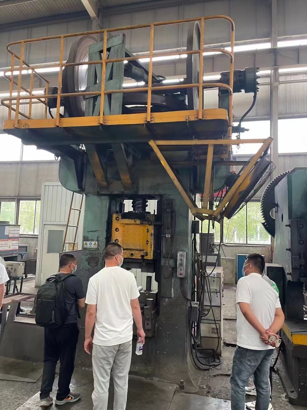 轉(zhuǎn)讓二手青鍛J53-400摩擦壓力機(jī)二手400噸摩擦壓力機(jī)