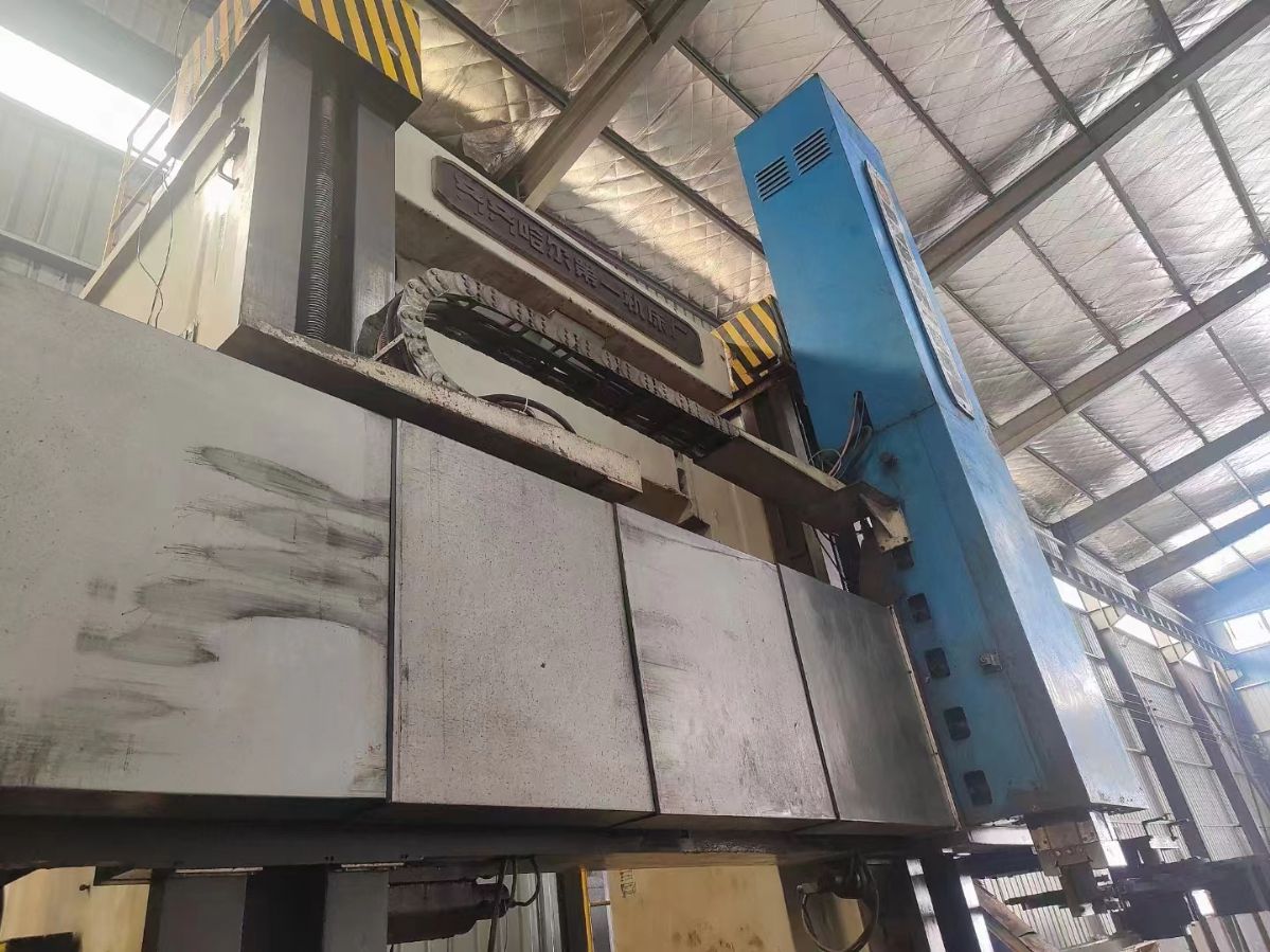 處理二手齊重5225數(shù)控立式車床加工高度2米卡盤直徑2.25米