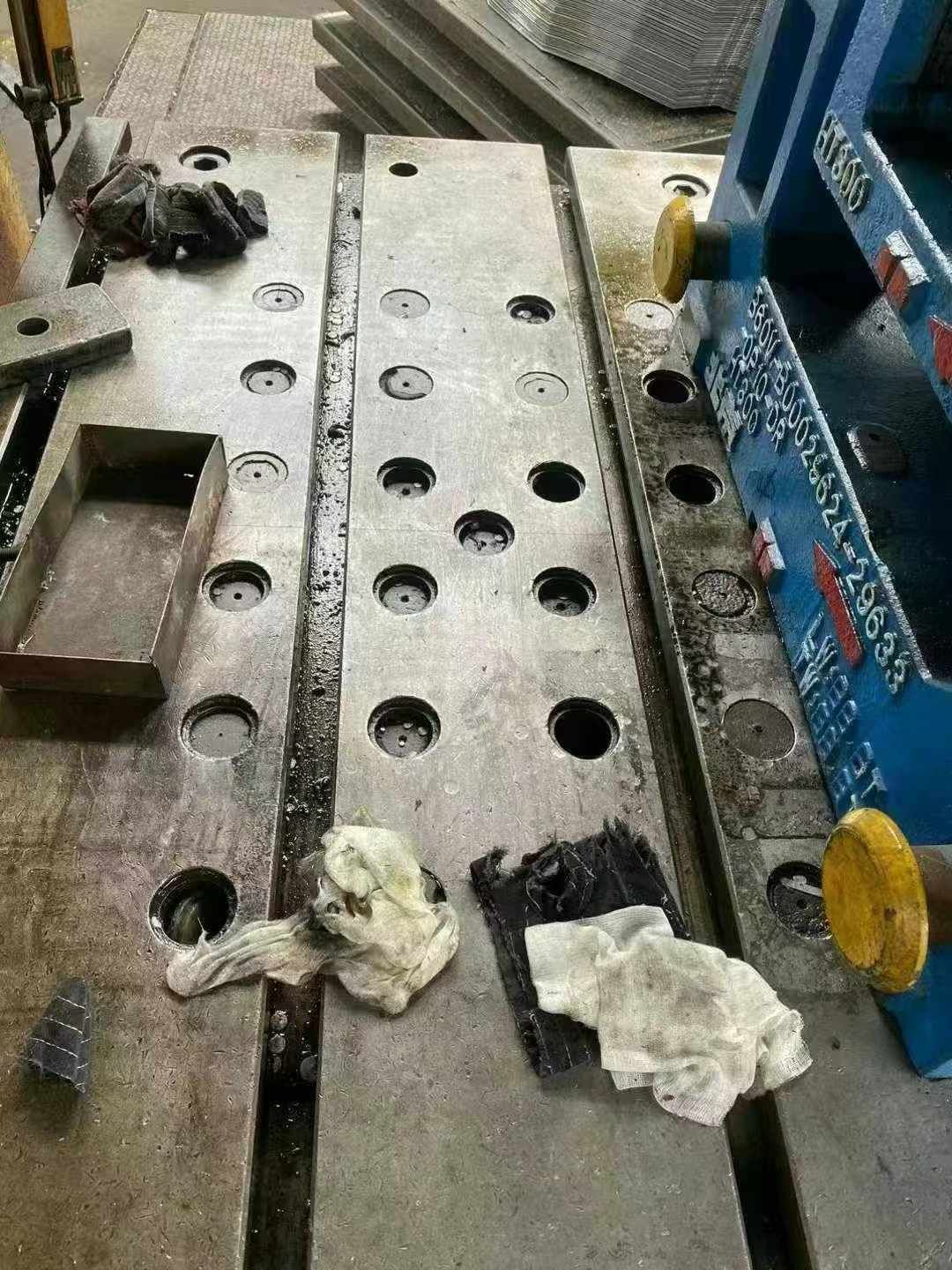 處理二手西安J36-400-630-800閉式雙點(diǎn)壓力機(jī)主電機(jī)功率75