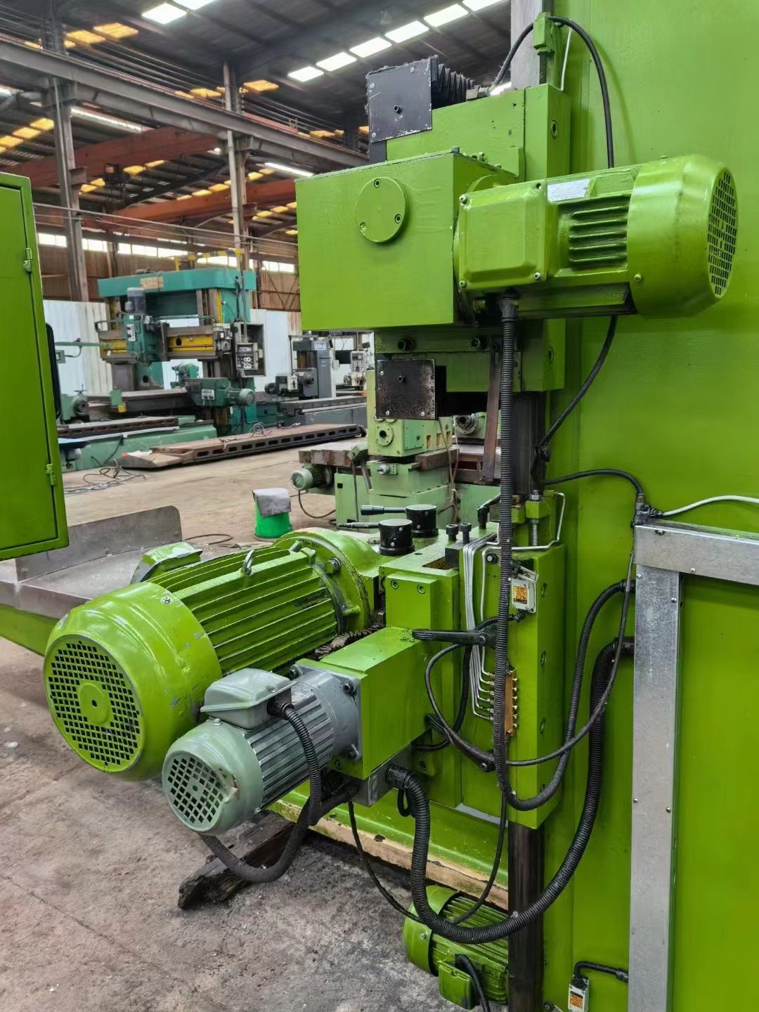 出售二手明暉900x2000龍門銑床主電機功率11工作臺長度2米