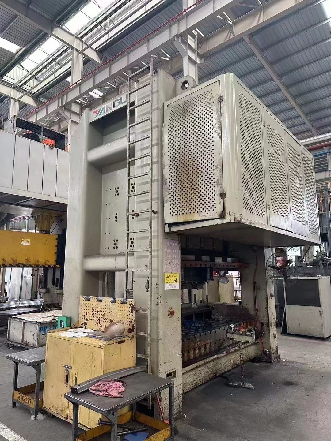 轉(zhuǎn)讓二手揚(yáng)力JM36-250龍門壓力機(jī)二手壓力機(jī)