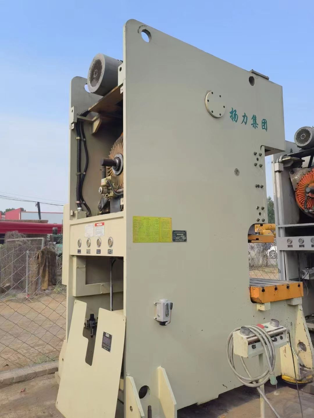 轉(zhuǎn)讓揚力JH21-160B開式固定壓力機主電機功率15