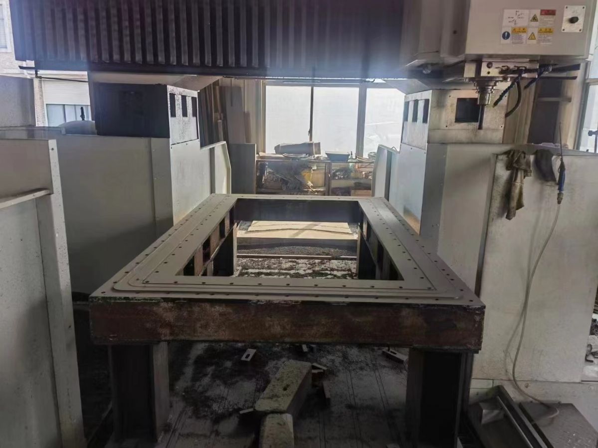 出售二手海天GLU18x30龍門加工中心BT50主軸錐度