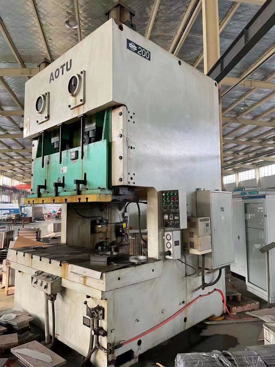 處理二手上海JH25-200開(kāi)式雙點(diǎn)壓力機(jī)二手壓力機(jī)