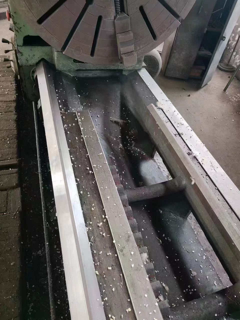 出售二手沈陽(yáng)CW61125Bx3米臥式車(chē)床主電機(jī)功率22