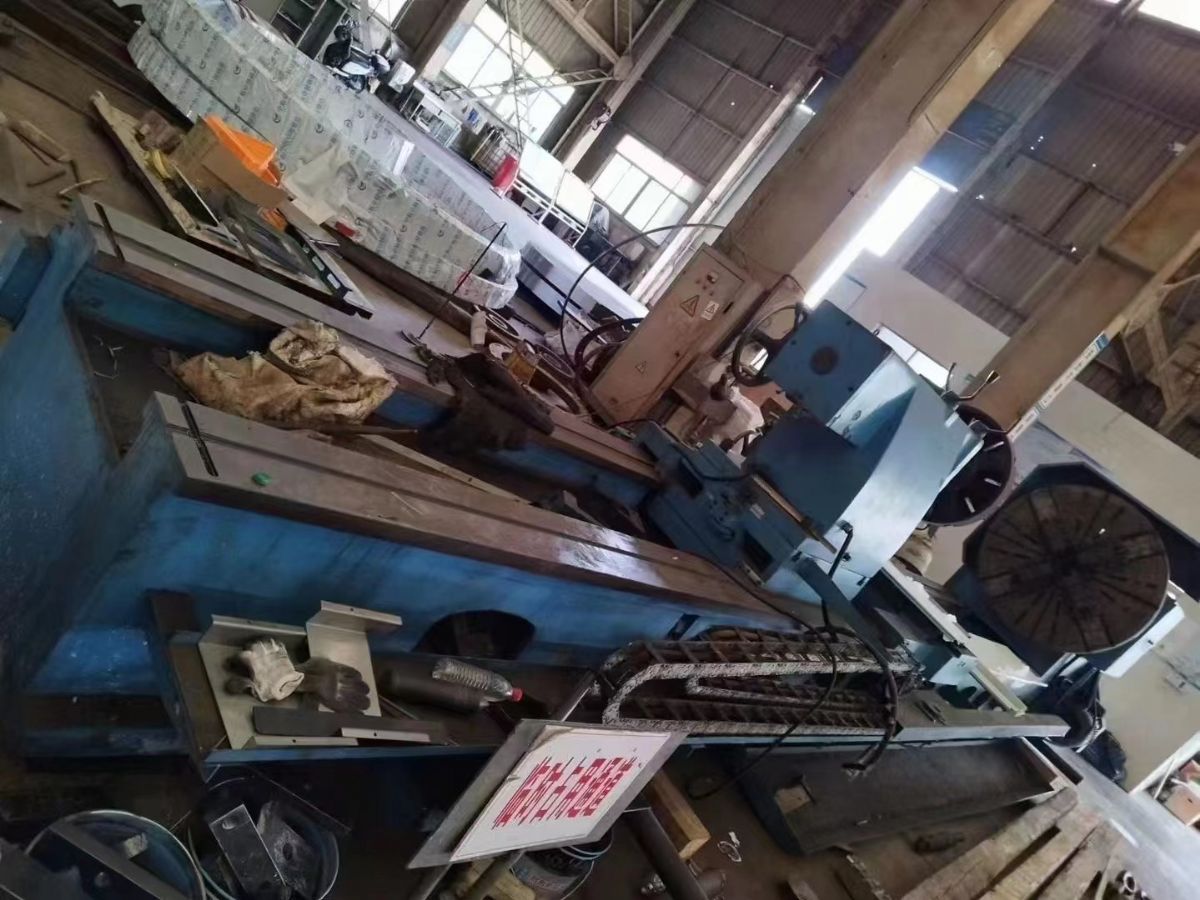 轉(zhuǎn)讓二手鑫盛CW61160Bx6米臥式車(chē)床主軸孔直徑130