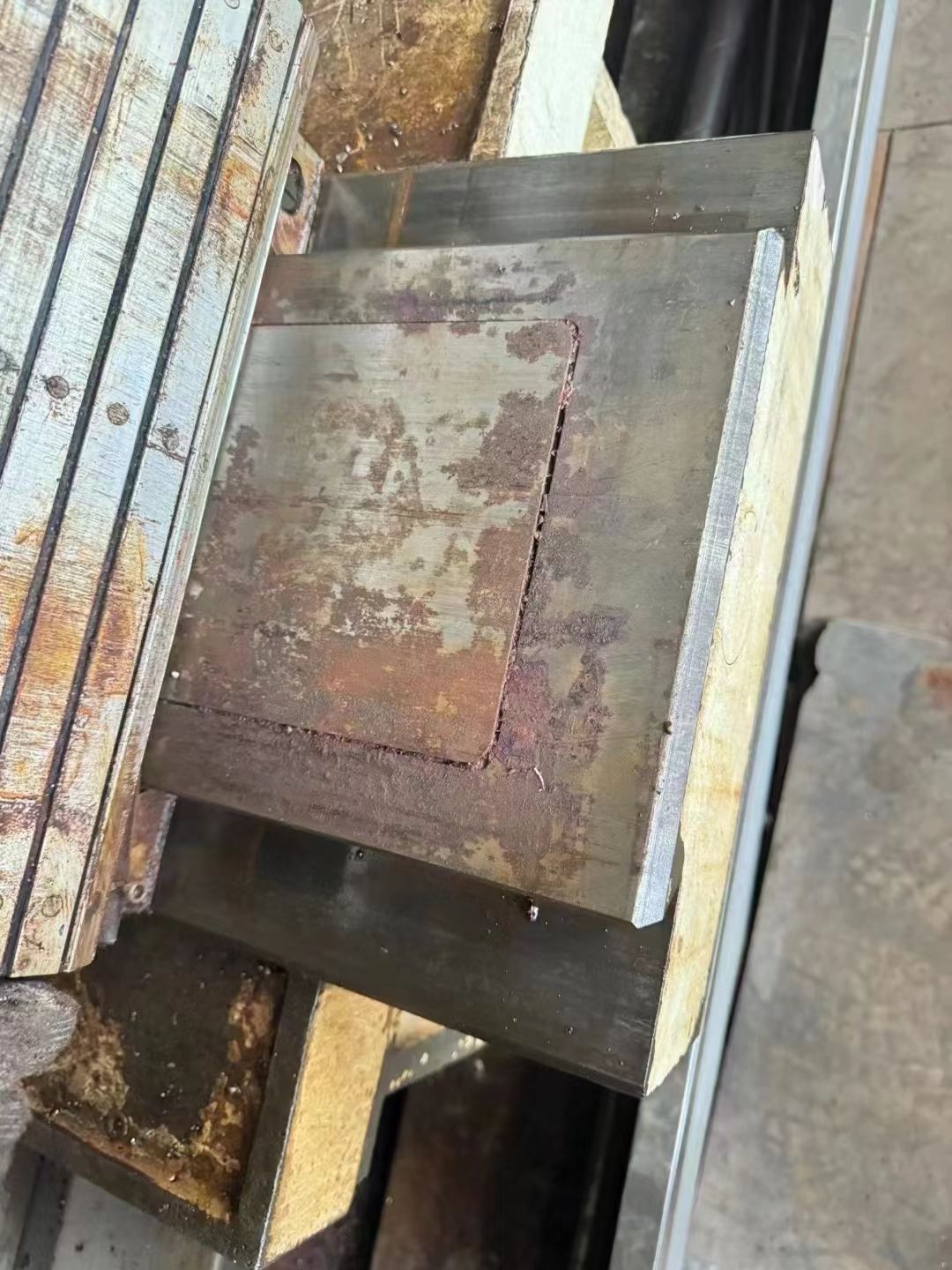 處理二手沈陽CAK80285數(shù)控臥式車床導軌寬度600