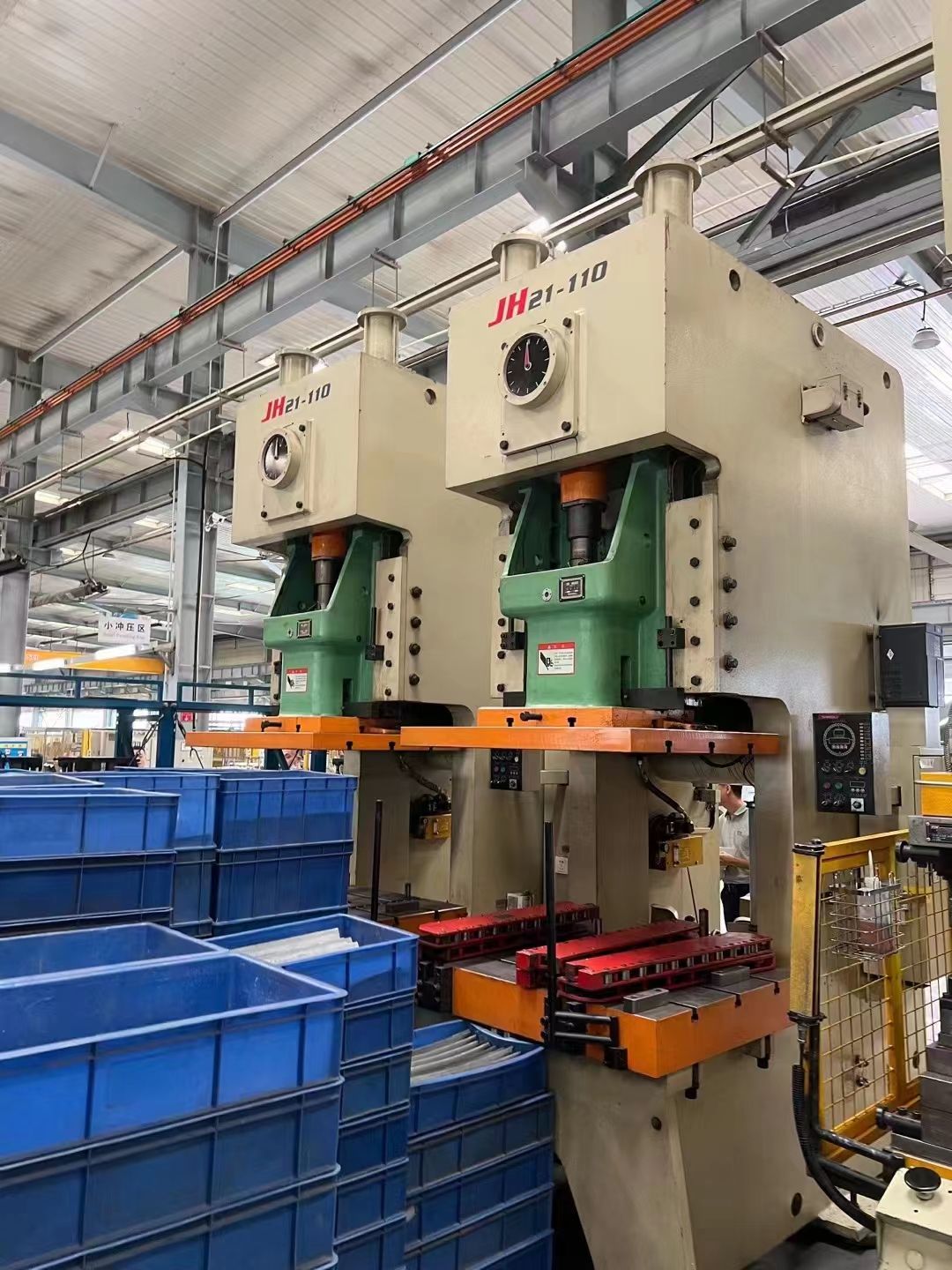 處理二手揚(yáng)力JH21-110開(kāi)式固定壓力機(jī)二手壓力機(jī)
