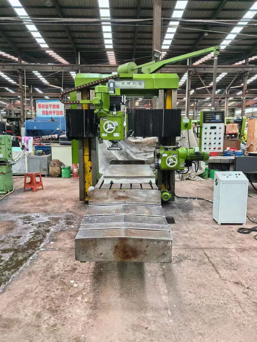 出售二手明暉900x2000龍門銑床主電機功率11工作臺長度2米