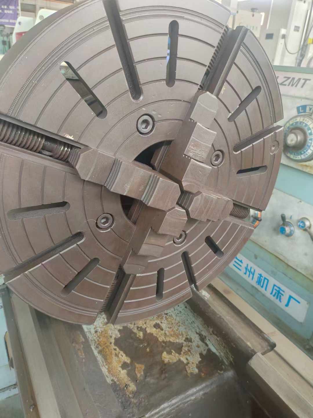 出售二手蘭州CW6163Dx4米臥式車床主電機功率11