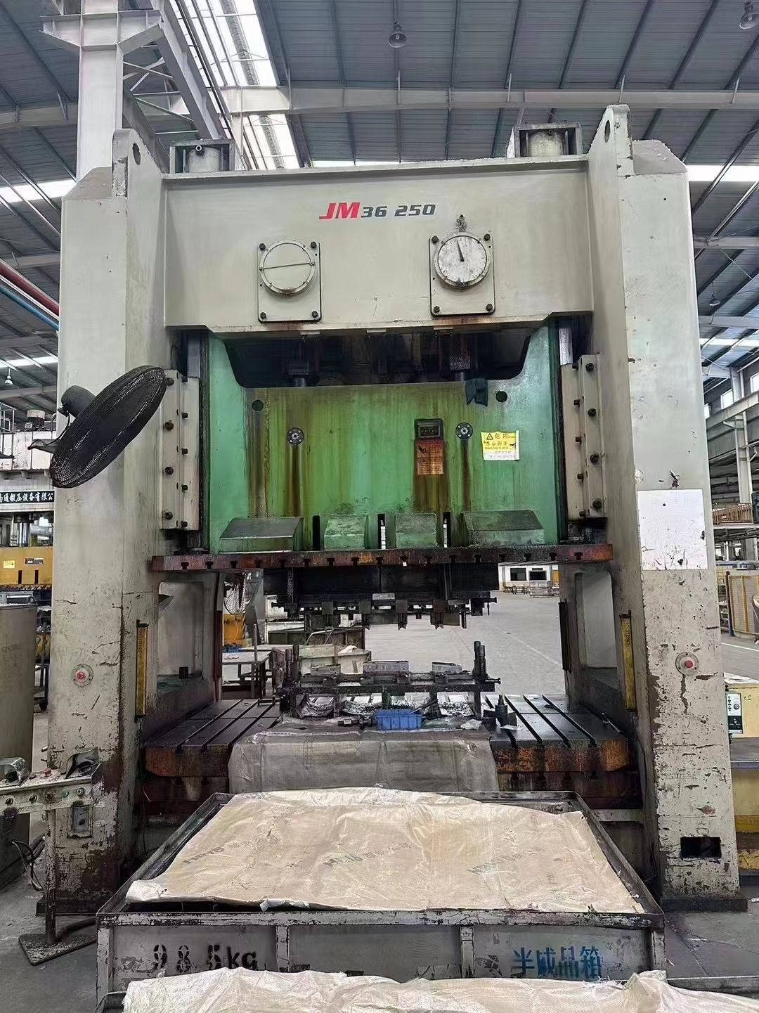 轉(zhuǎn)讓二手揚(yáng)力JM36-250龍門壓力機(jī)二手壓力機(jī)