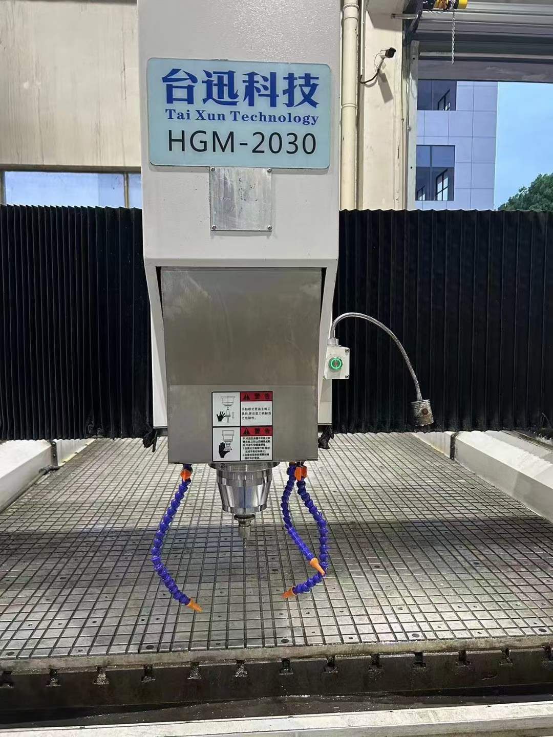 處理二手臺(tái)迅HGM-2030龍門雕銑機(jī)BT30主軸錐度