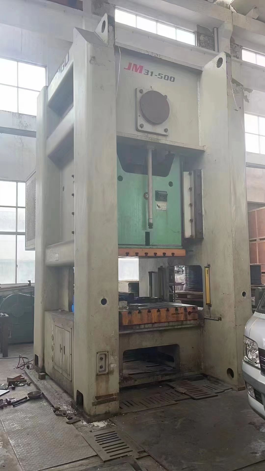 處理二手揚(yáng)力JM31-500龍門(mén)壓力機(jī)裝模高度700
