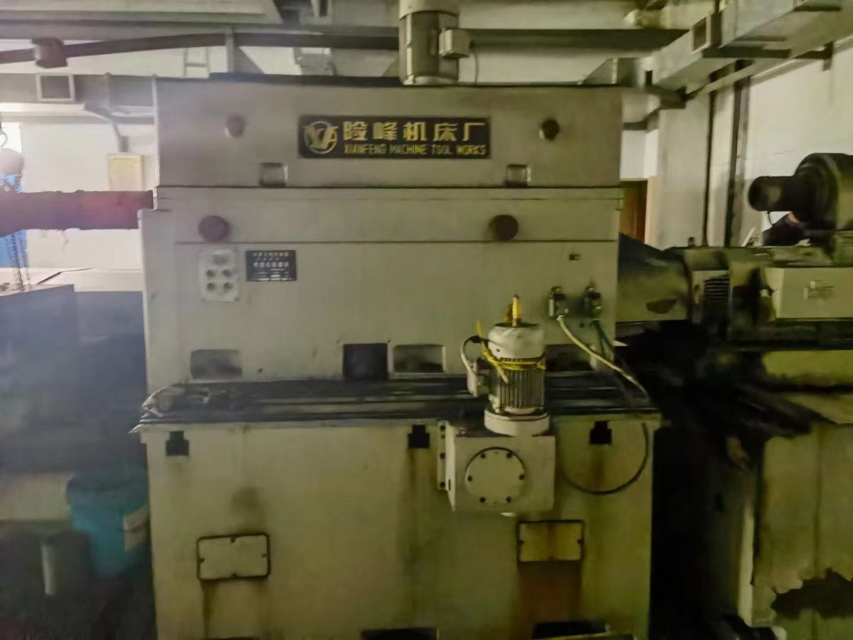 出售險(xiǎn)峰MK84200x100數(shù)控軋輥磨工件長度10米