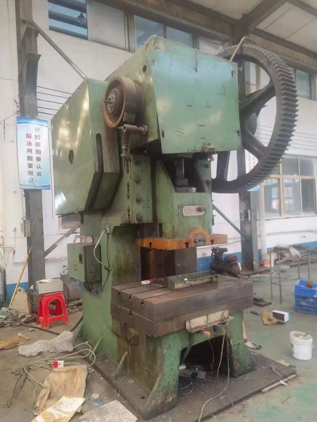 轉(zhuǎn)讓二手揚州鍛壓J21-165開式固定壓力機(jī)主軸功率15