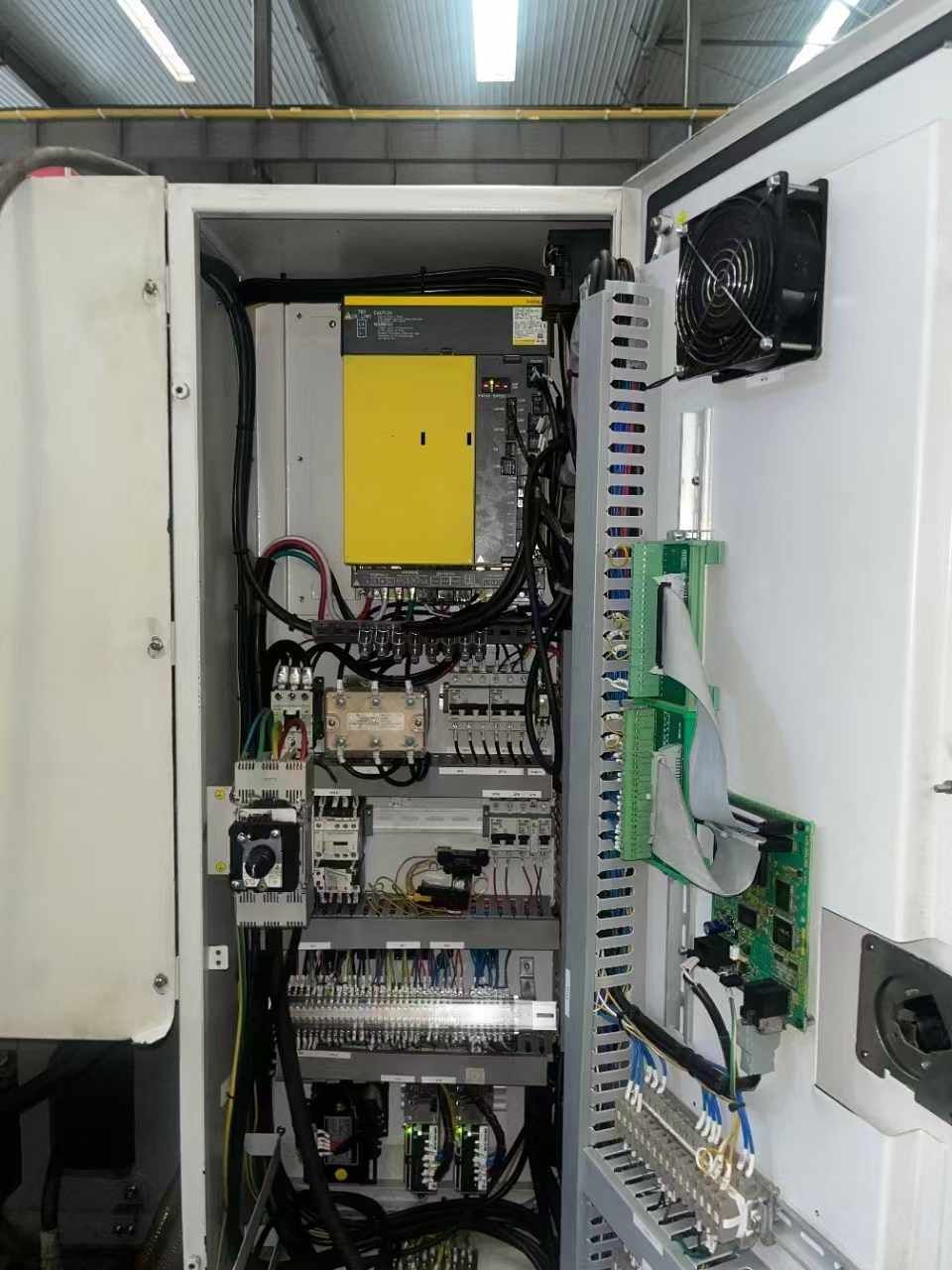 轉(zhuǎn)讓二手瀧澤TCN-2100CL6數(shù)控斜身車主軸轉(zhuǎn)速3000