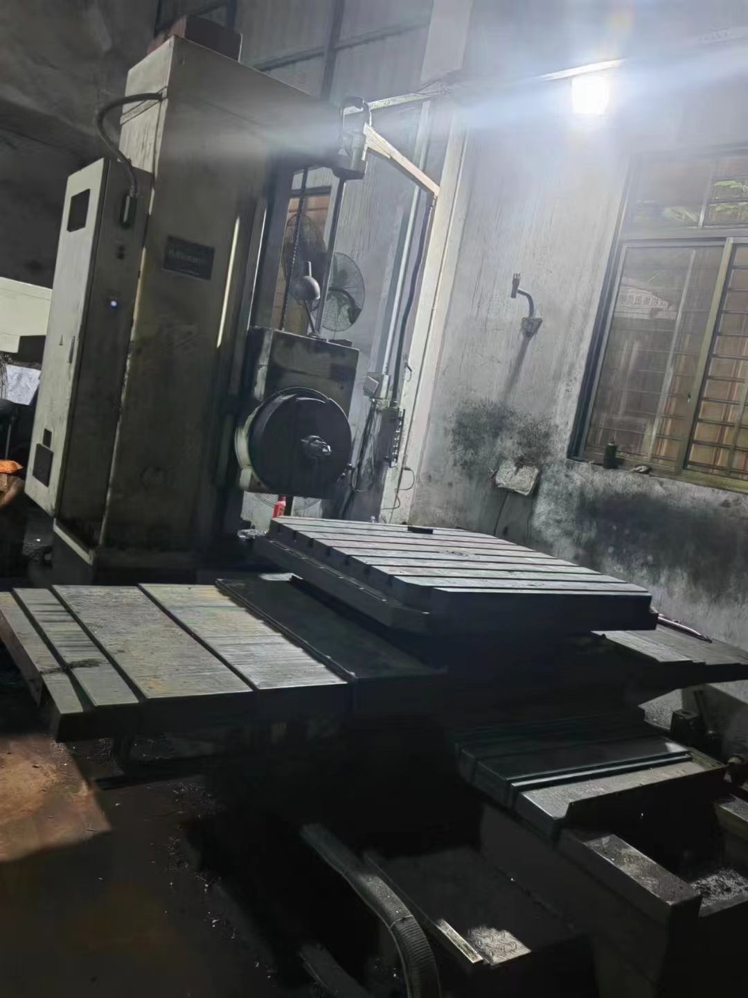 轉(zhuǎn)讓二手沈機TX6111C-2數(shù)顯臥式鏜銑床主軸直徑110