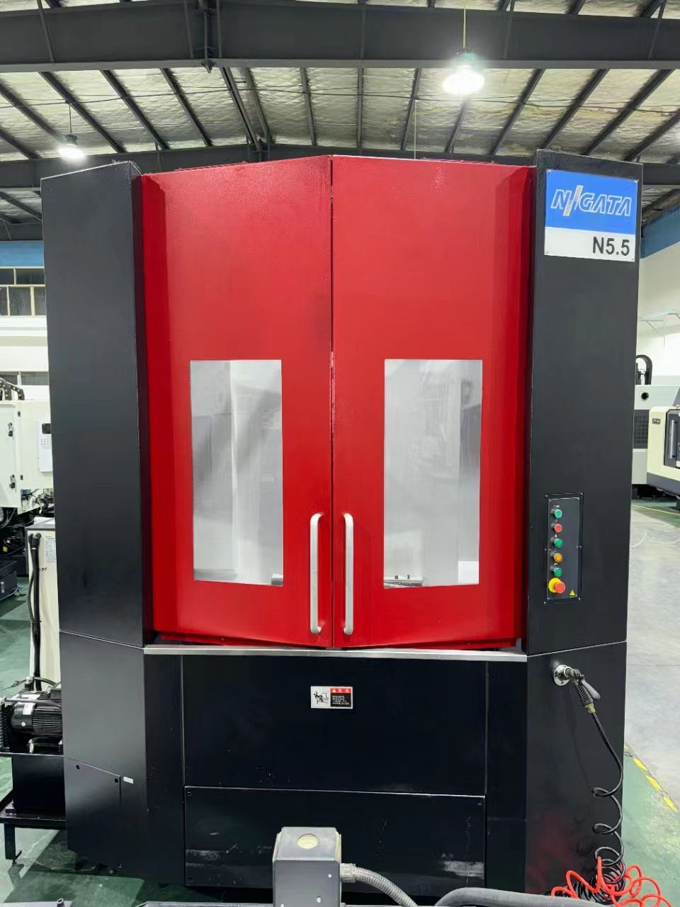 處理二手新瀉N5.5雙工作臺臥式加工中心主軸轉(zhuǎn)速12000