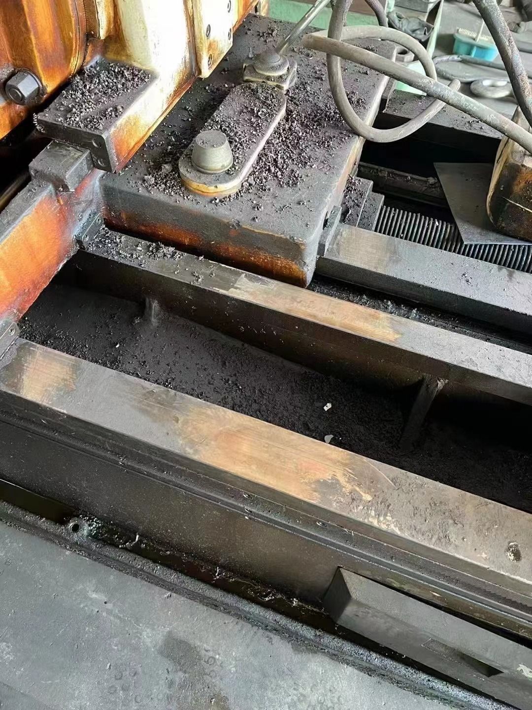 轉(zhuǎn)讓二手青海二機(jī)YKX6016x2.5米數(shù)控花鍵軸銑床加工直徑160